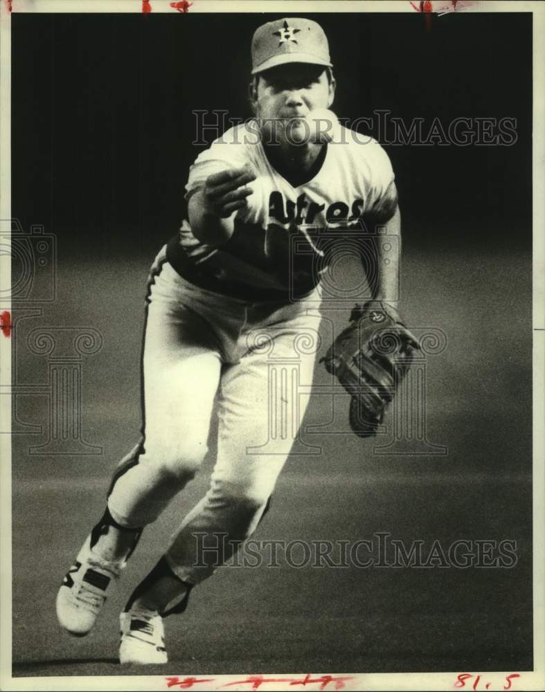 1981 Press Photo Astros&#39; first baseman Mike Ivie in action against Dodgers.- Historic Images