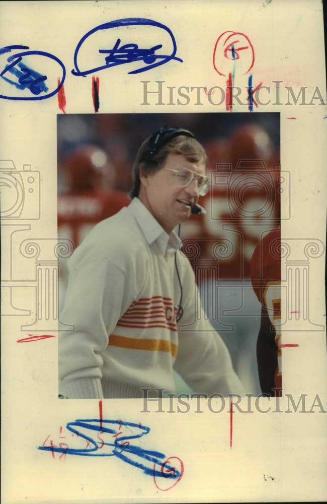 1990 Press Photo Kansas City Chiefs' head football coach Marty Schottenheimer.- Historic Images