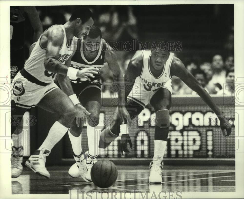 1988 Press Photo Rockets&#39; Allan Leavell steals pass from Supersonics&#39; John Long. - Historic Images