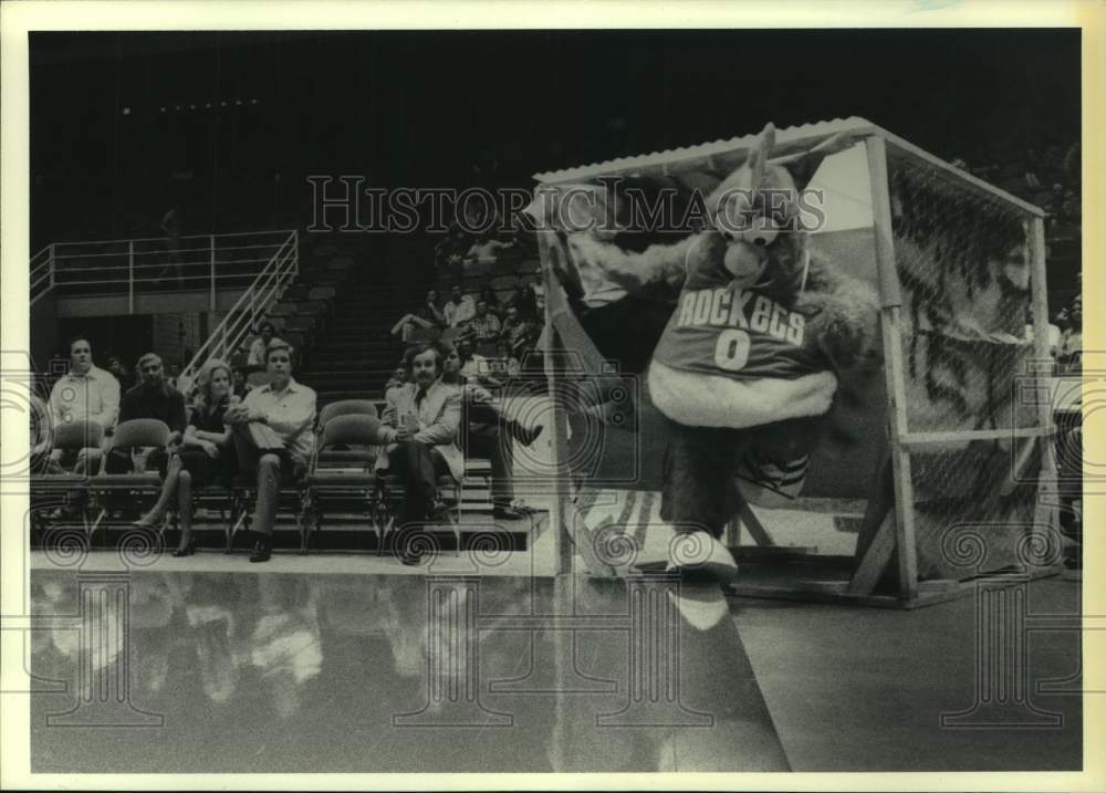 1979 Press Photo &quot;Rockie&quot; the Rocket Rooster makes his debut at The Summit.- Historic Images