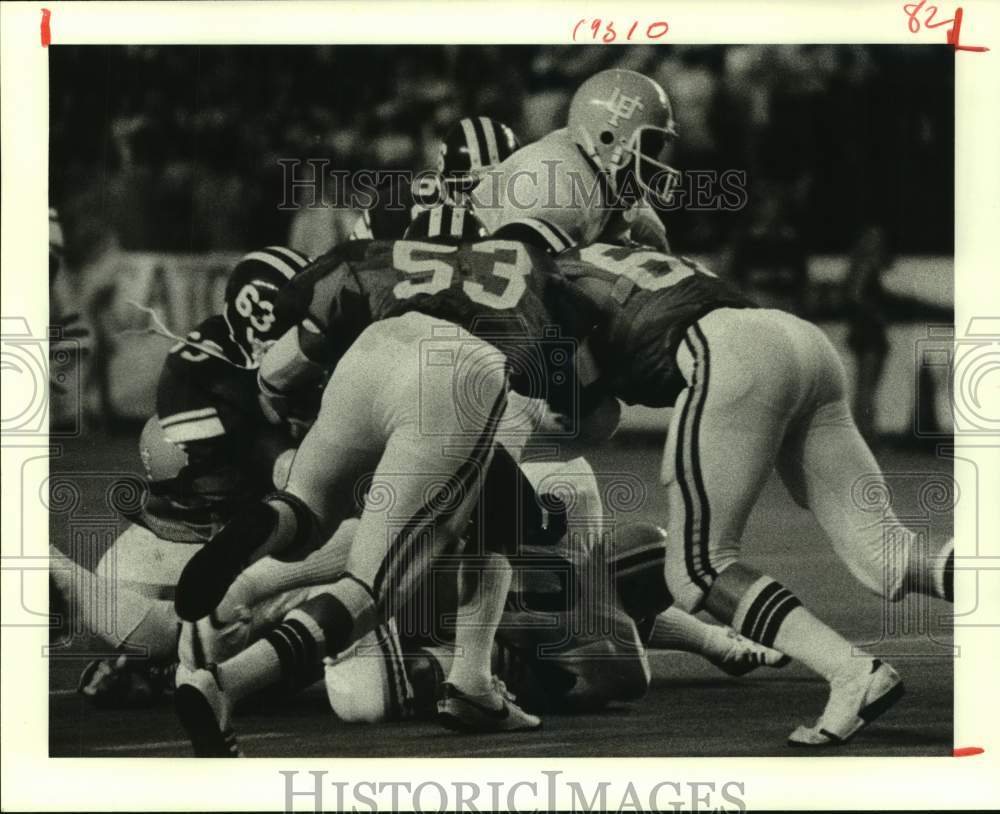 1977 Press Photo University of Florida receiver Terry LeCount draws a crowd.- Historic Images