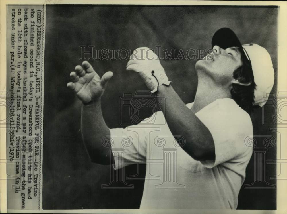 1976 Press Photo Golfer Lee Trevino thankful for par putt in Greensboro Open.- Historic Images