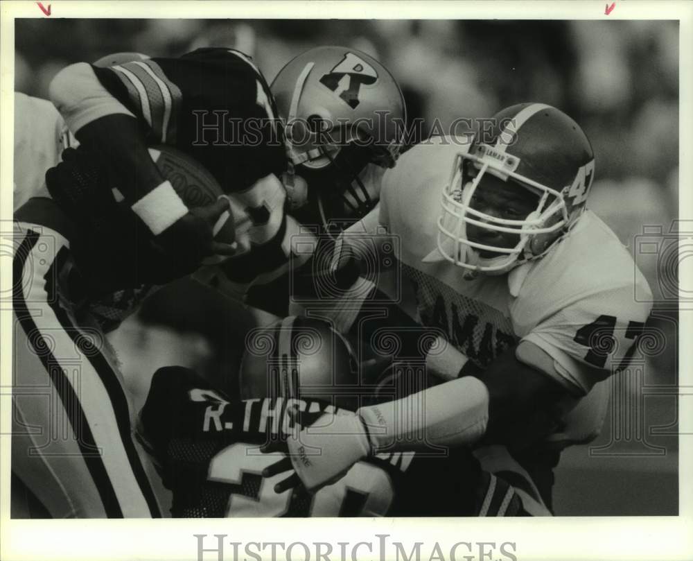 1987 Press Photo Rice&#39;s Nixon runs to first down before Lamar&#39;s Riser makes stop- Historic Images