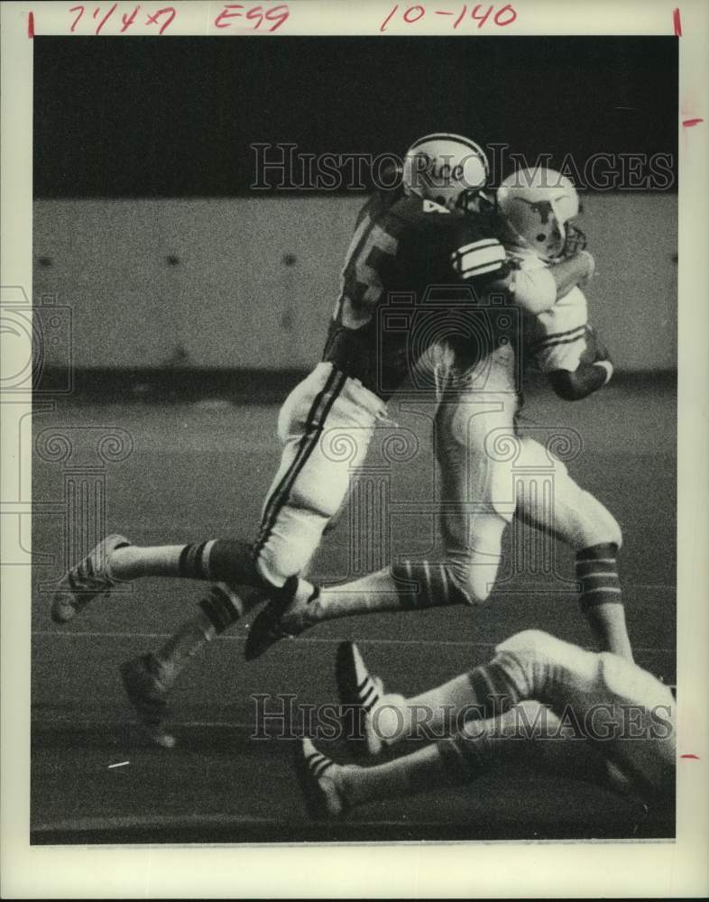 1975 Press Photo Texas&#39; Johnny &quot;Lam&quot; Jones is tackled by Rice defensive player.- Historic Images