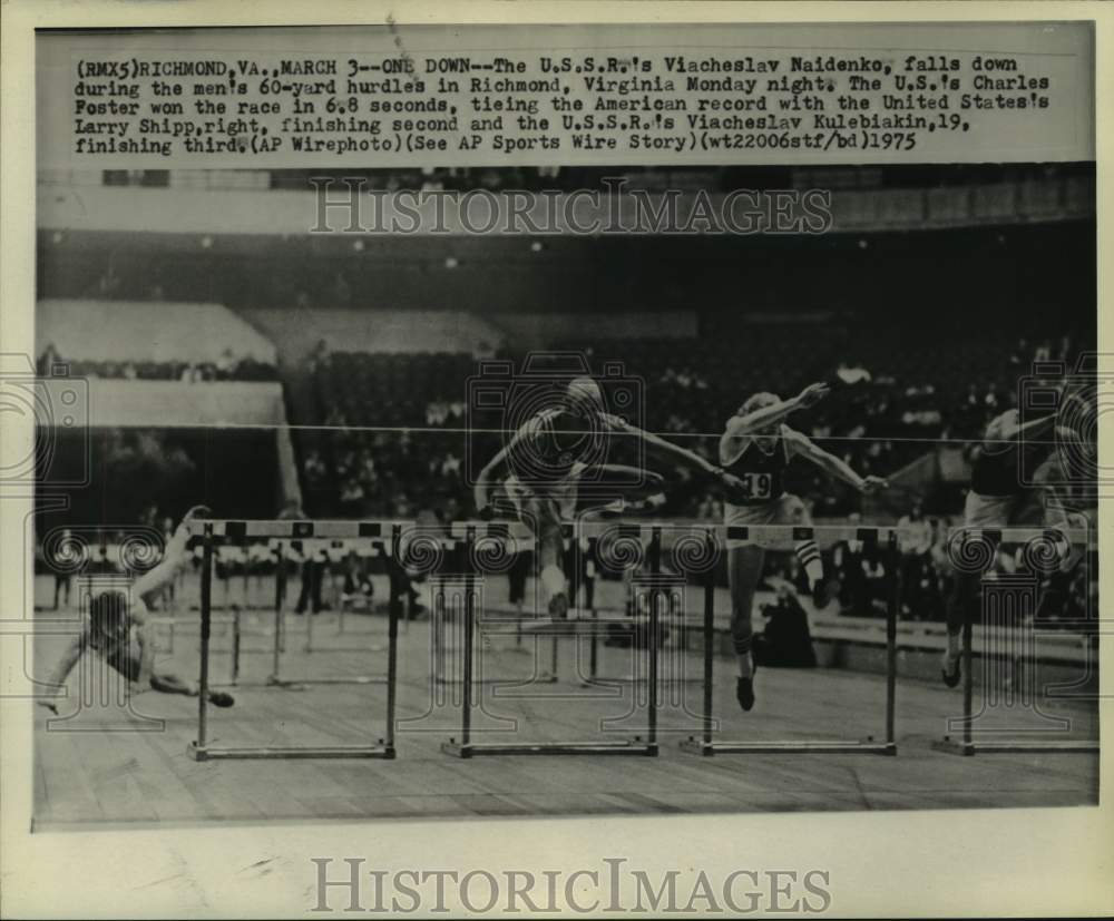 1975 Press Photo Russian hurdler Viacheslav Naidenko falls at meet in Richmond. - Historic Images