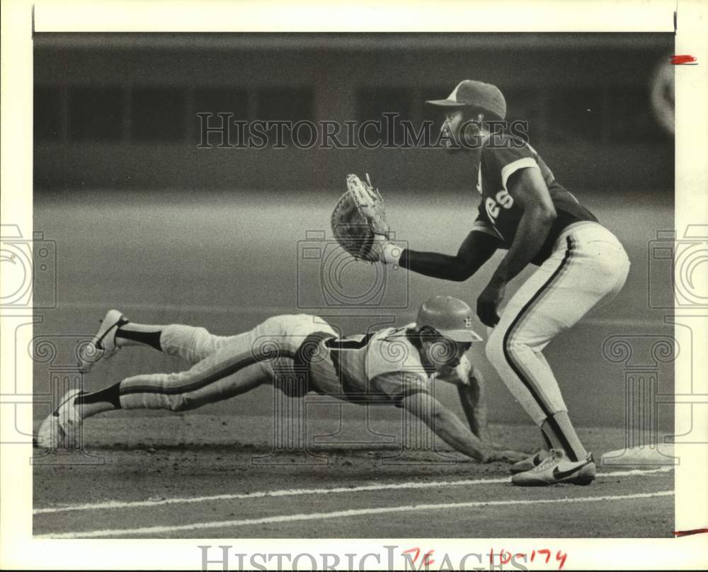 1982 Astros Dickie Thon beats throw to Padres&#39; Gene Richards. - Historic Images