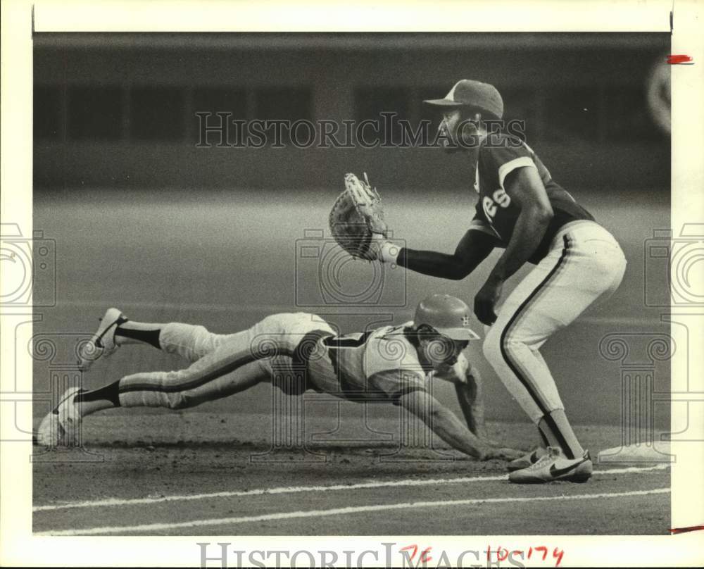 1982 Astros Dickie Thon beats throw to Padres' Gene Richards. - Historic Images