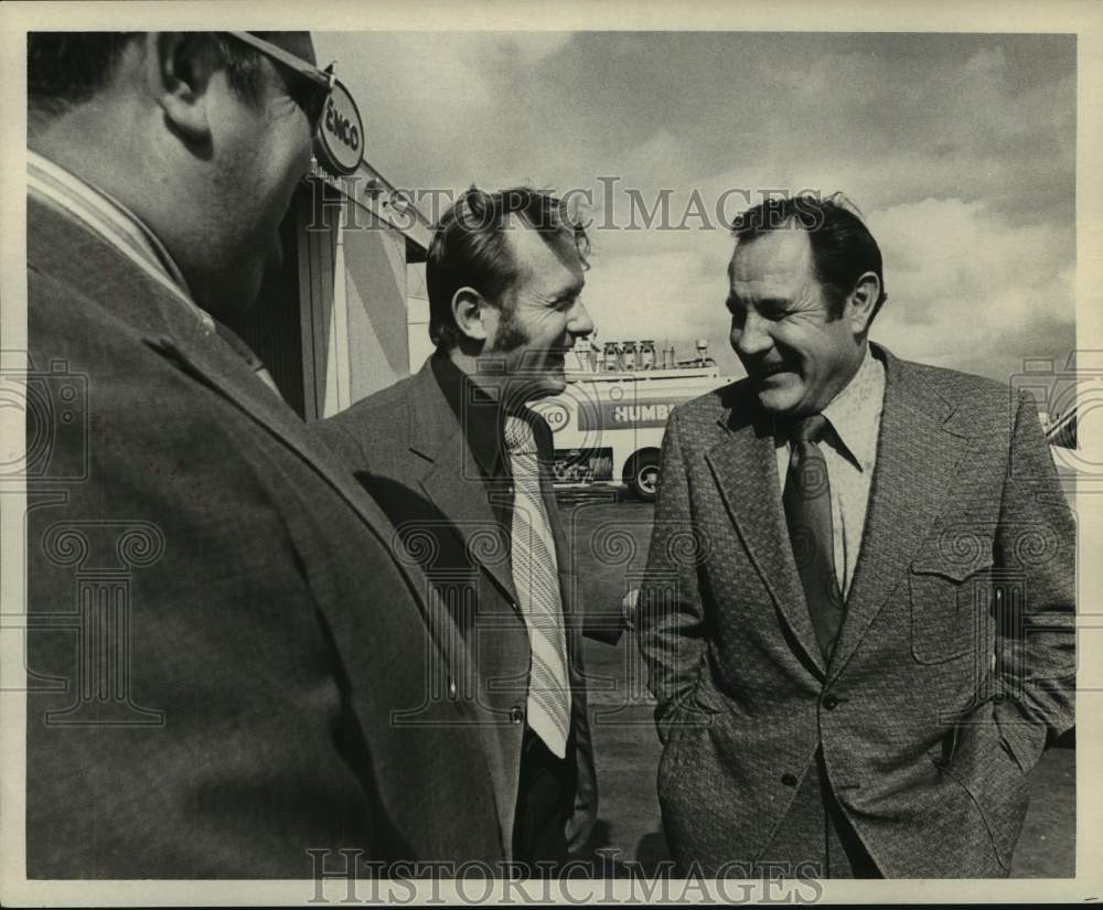 1972 Houston Oilers' new head coach Bill Peterson arrives in Houston - Historic Images