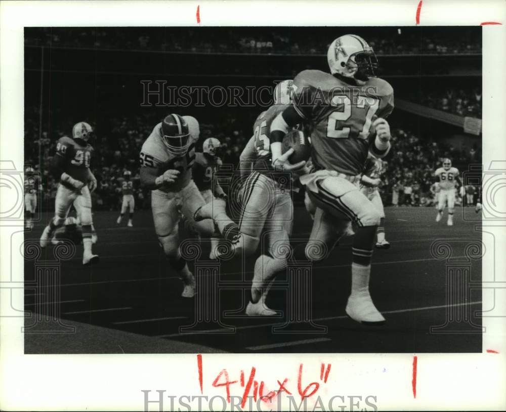 1990 Oilers' Terry Kinard recovers Browns' fumble; runs for TD - Historic Images