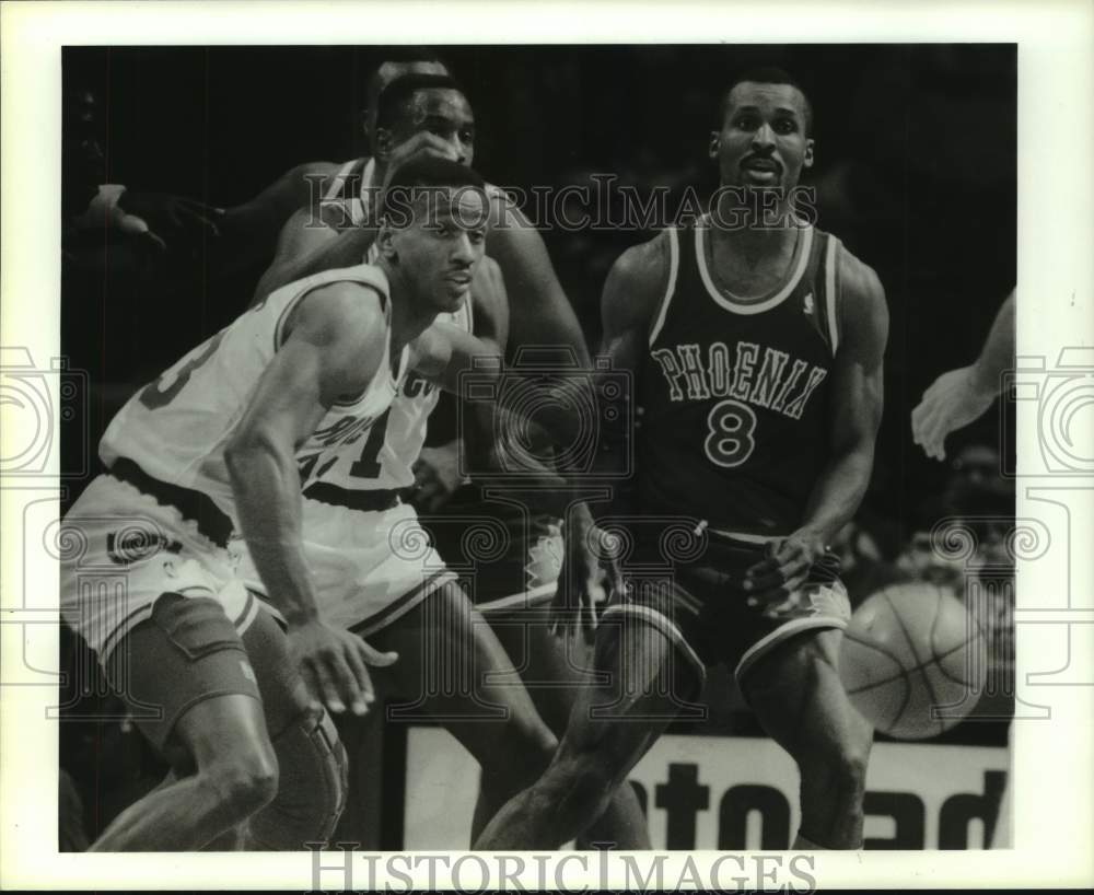1989 Rockets' Otis Thorpe and Suns' Eddie Johnson ready for ball. - Historic Images
