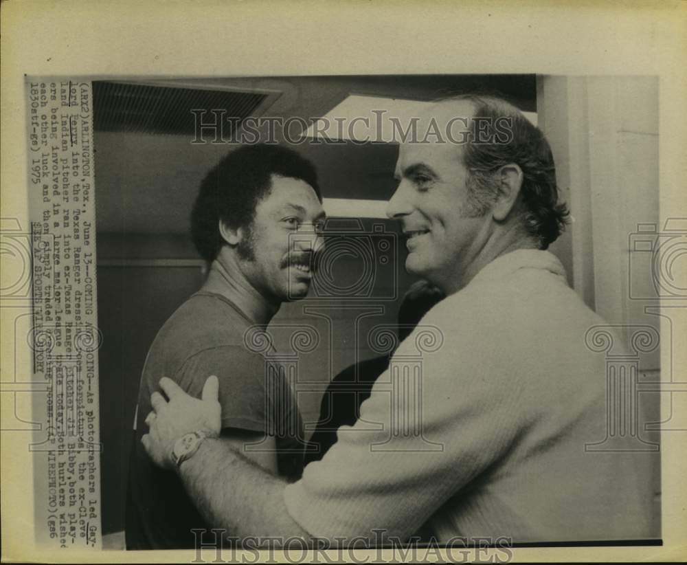 1975 Press Photo Pitchers Gaylord Perry, Jim Bibby during baseball trades-Texas - Historic Images