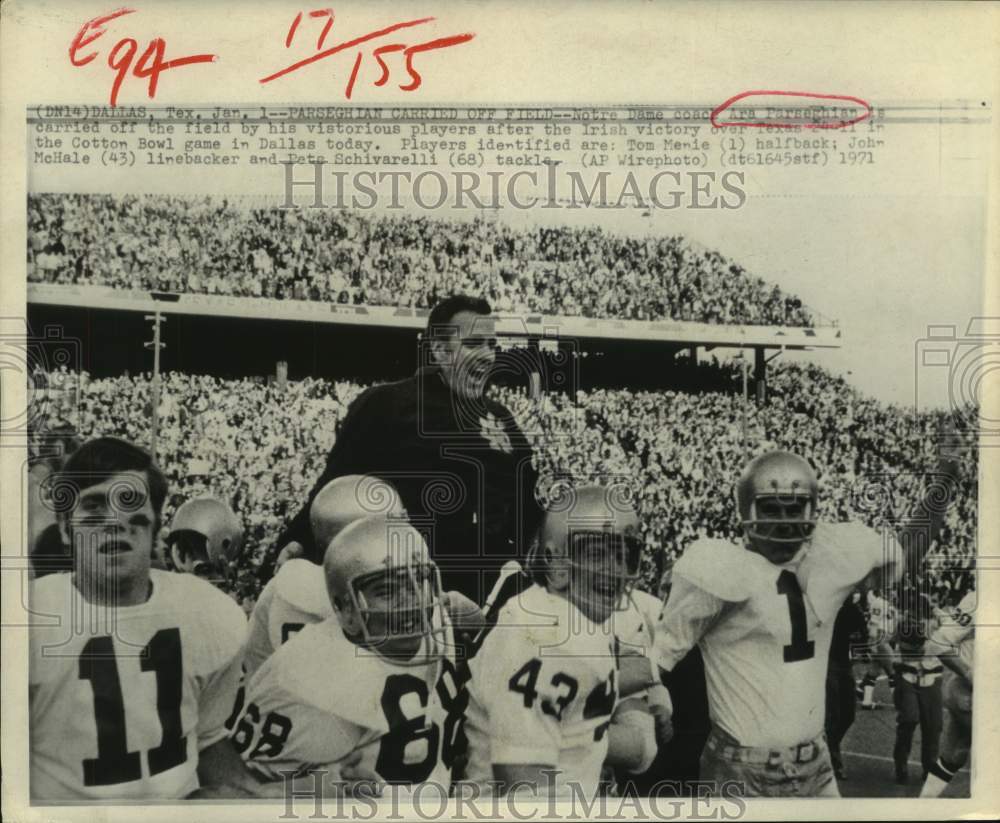 1971 Coach Ara Parseghian lifted by football team Cotton Bowl Dallas - Historic Images