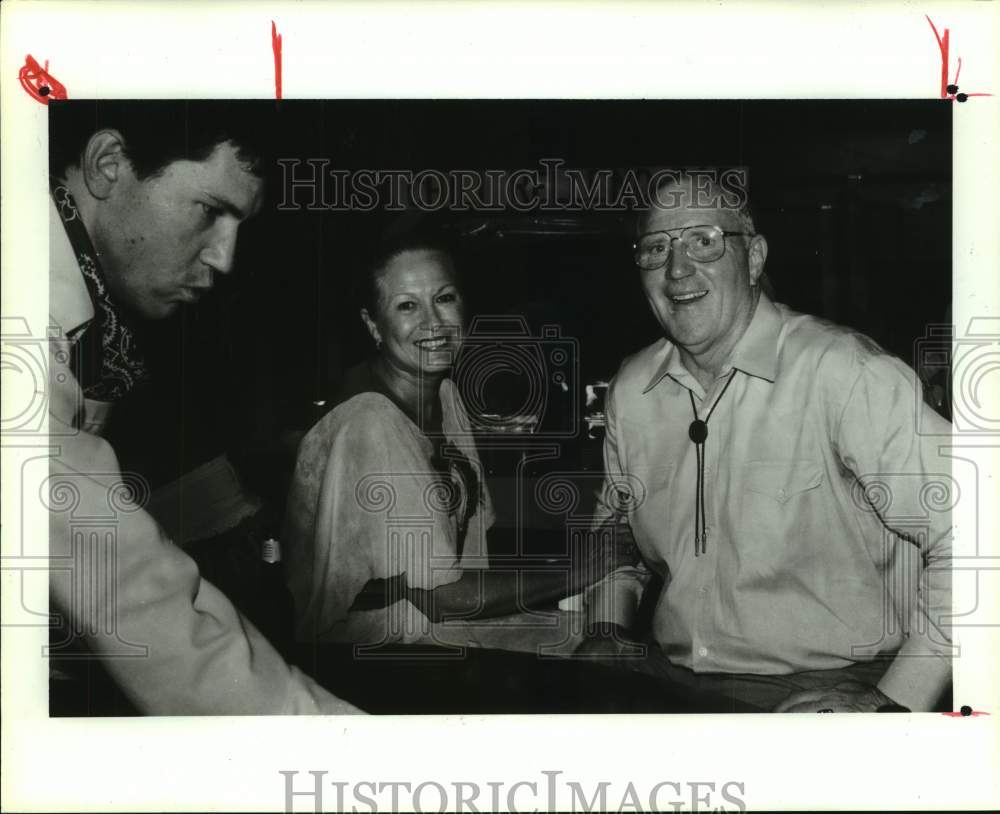 1990 Press Photo Houston Oiler coach Jack Pardee &amp; wife Phyllis with Greg Doerr- Historic Images