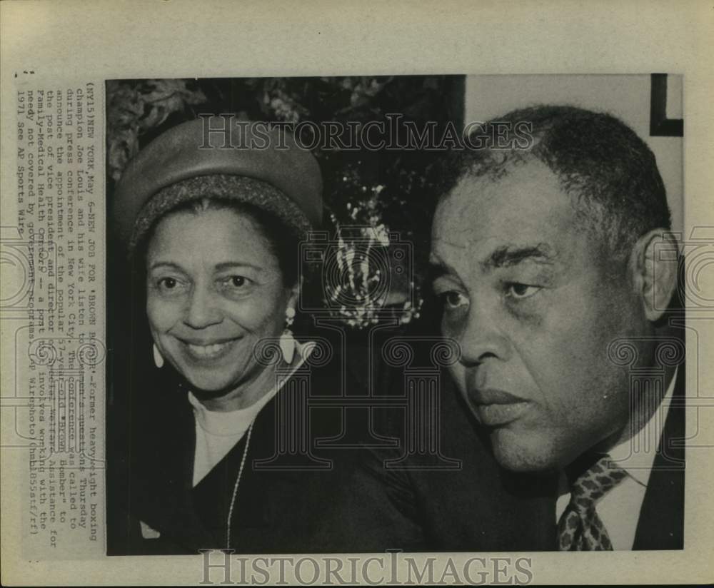 1971 Boxing champ Joe Louis & wife at a New York press conference - Historic Images