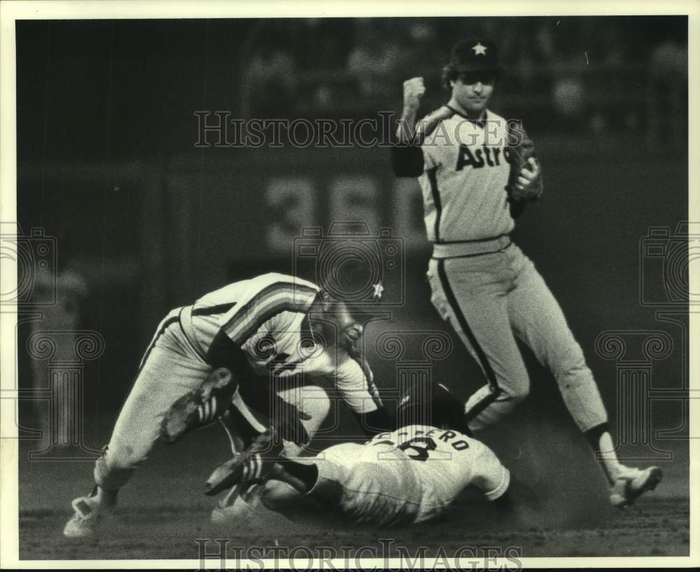 1980 Press Photo Astros&#39; Morgan tags Dodgers&#39; Guerrero out, Reynolds makes call.- Historic Images