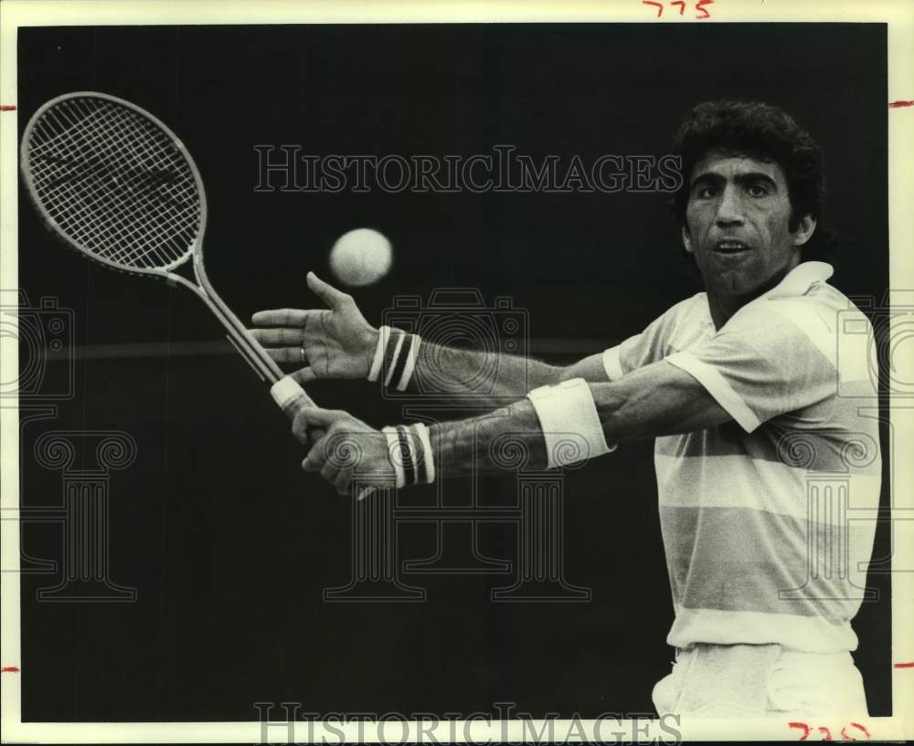 1972 Tennis player Manuel Orantes - Historic Images