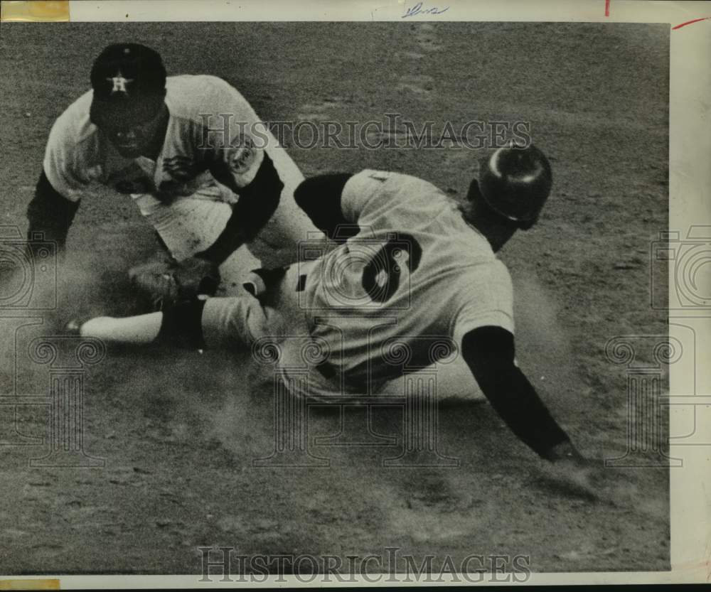 1968 Press Photo Tony Oliva slides into base - hcs14351 - Historic Images