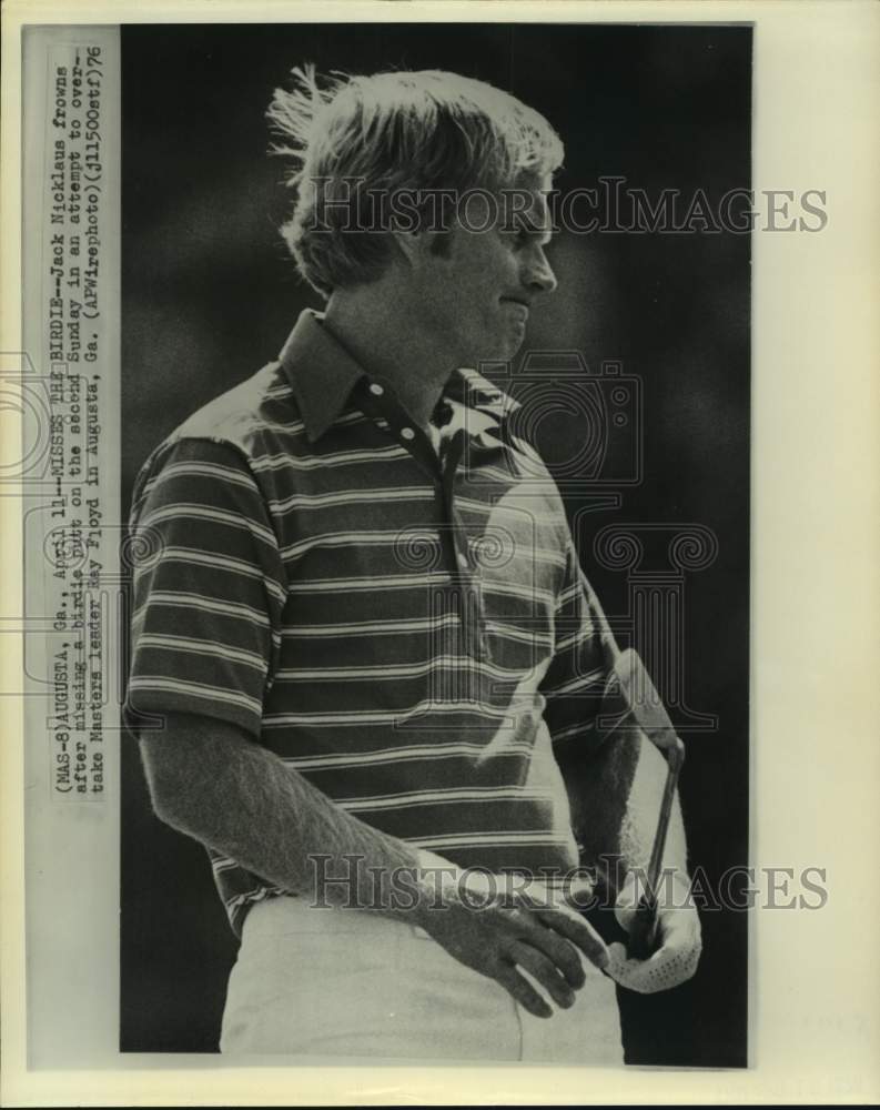 1976 Press Photo Jack Nicklaus frowns after missing a putt in Augusta Masters- Historic Images