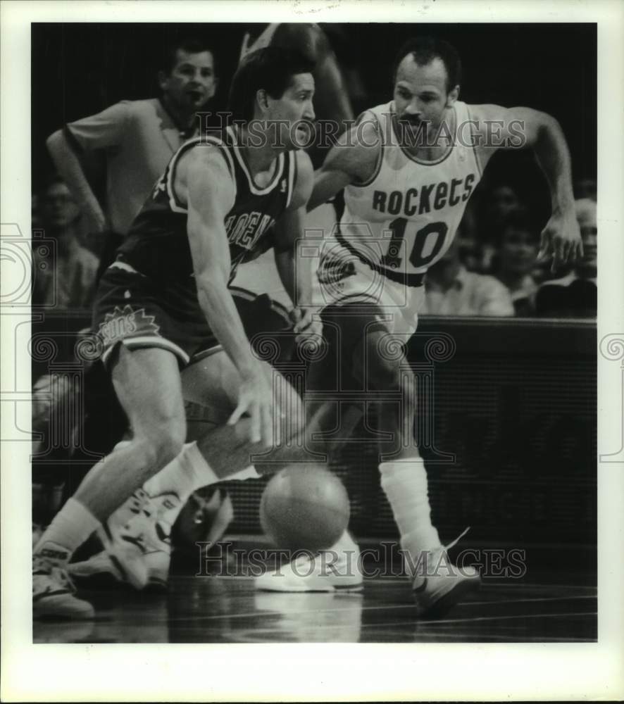 1989 Rockets' John Lucas defends against Suns' Jeff Hornacek. - Historic Images