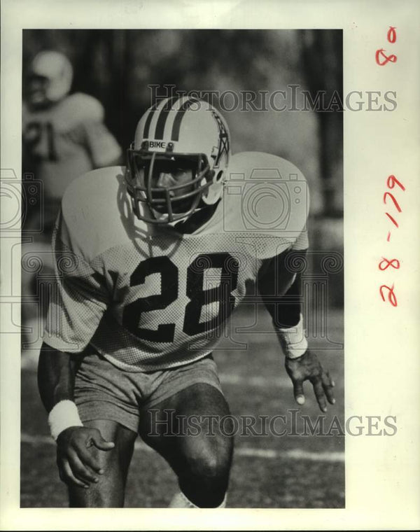 1984 Football player Allen Lyday (28) on the field Historic Images