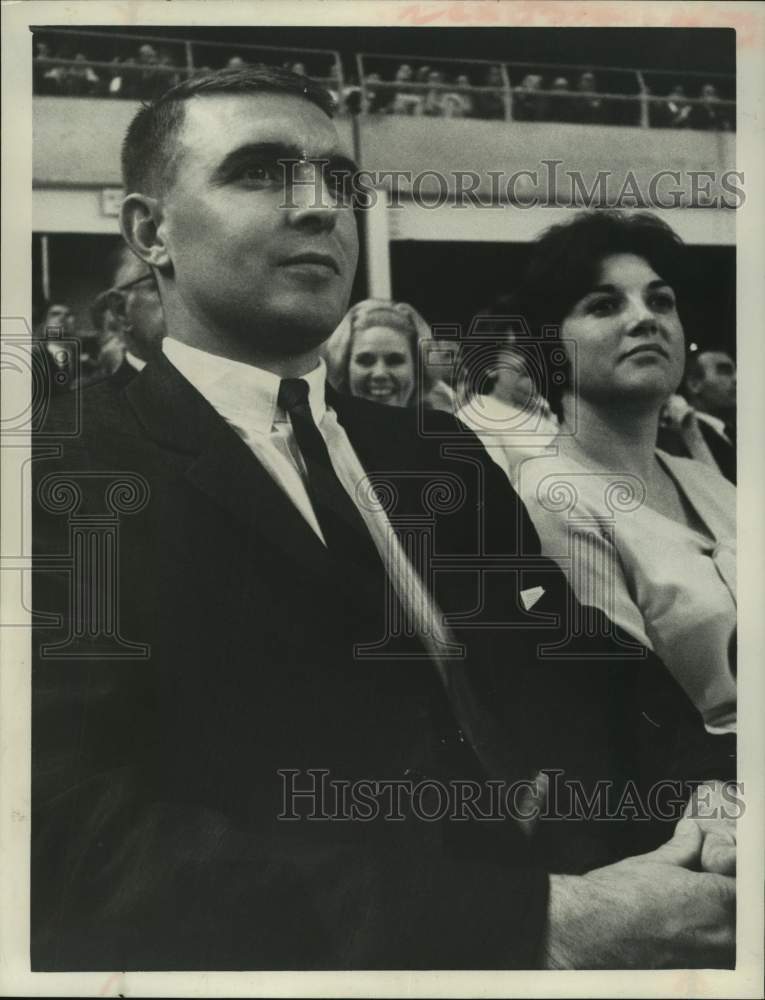 1996 Press Mr. and Mrs. Bill McCreary watch Astros baseball game - Historic Images
