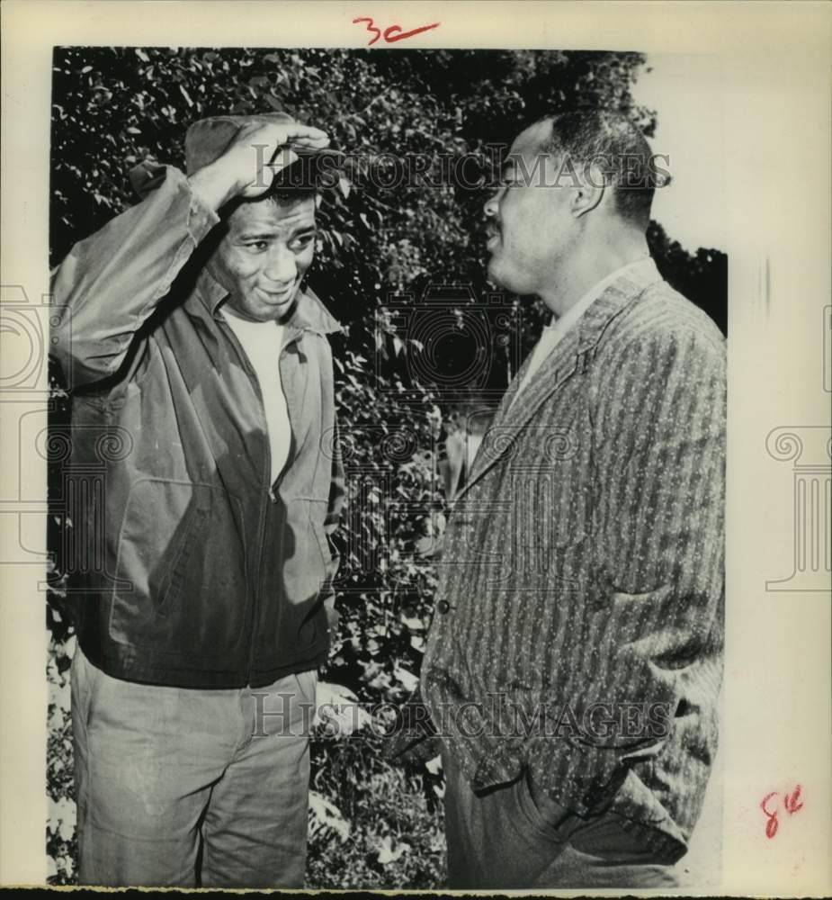 1962 Press Photo Floyd Patterson speaks to Joe Louis, former boxing champions - Historic Images