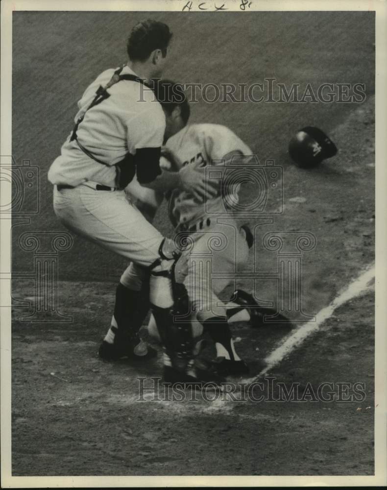 1970 Dodgers Willie Davis scores before Astros John Edwards tags. - Historic Images