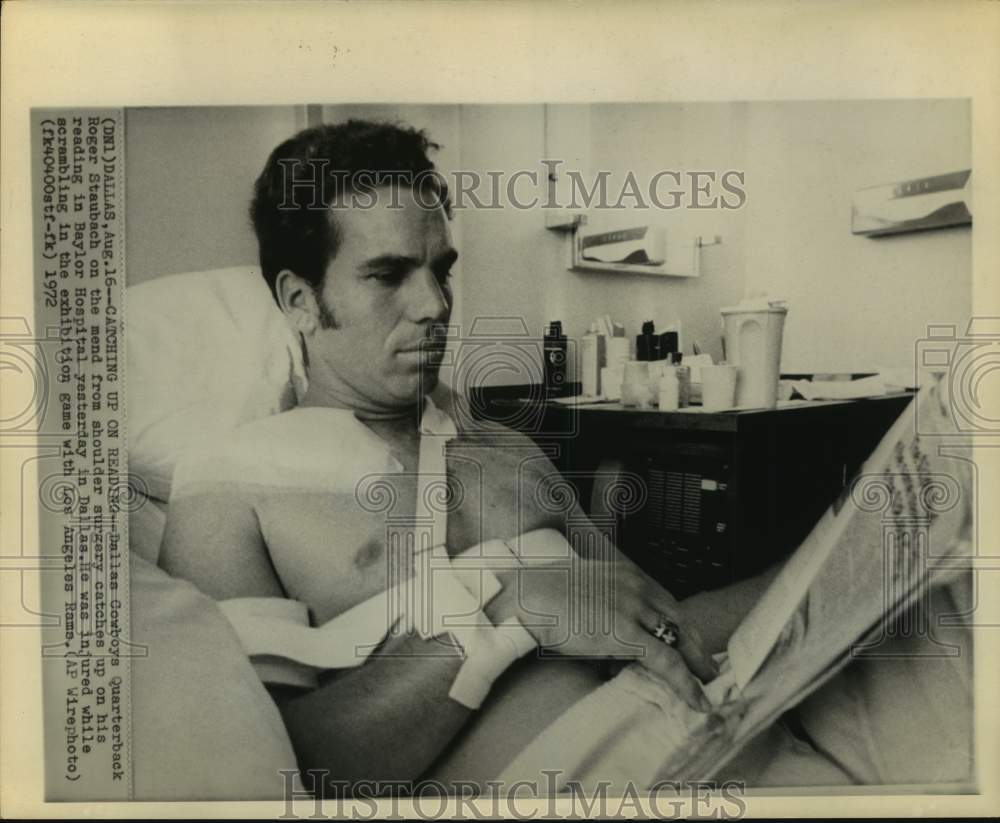 1982 Roger Staubach, Cowboys quarterback, recovers post surgery - Historic Images