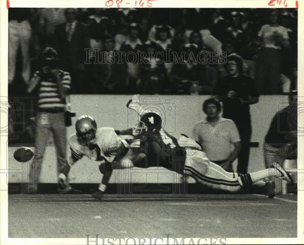 1977 Rice&#39;s Rickey Thomas defends TCU&#39;s Michael Milton on pass play. - Historic Images