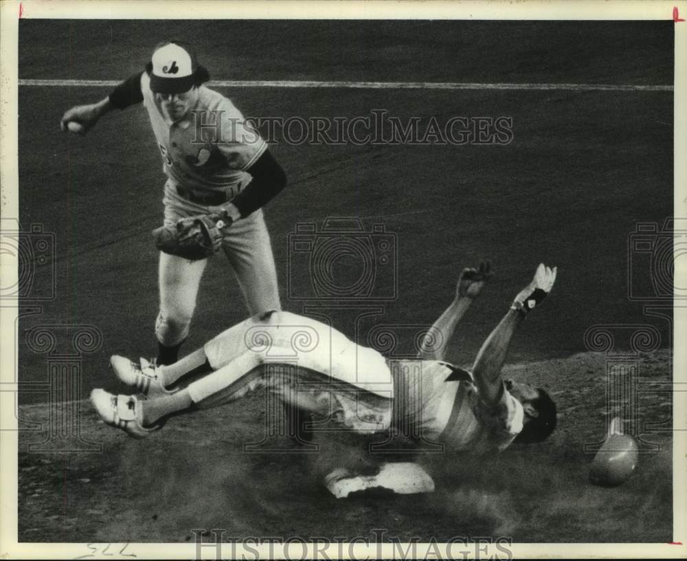 1976 Press Photo Astros&#39; Cliff Johnson rolls into Expos&#39; Tim Foli at second base - Historic Images