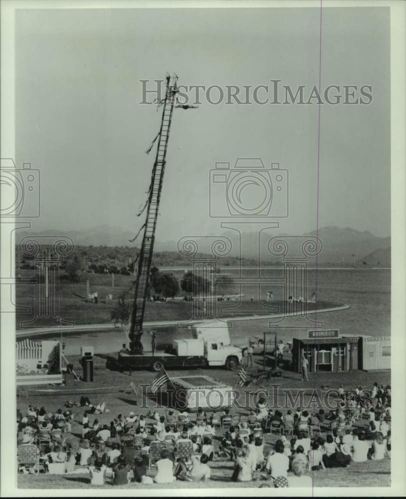 1981 Stuntman Spanky Spangler flies for the crowd. - Historic Images