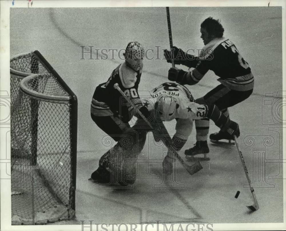 1976 Houston Aeros' Rich Preston going for a goal, hockey game-Texas - Historic Images