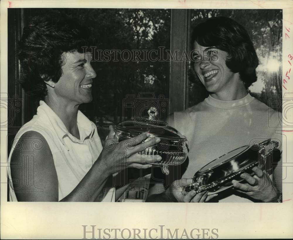 1973 Women's pro golfers Mrs. John Rathmell & Betty Ferguson. - Historic Images