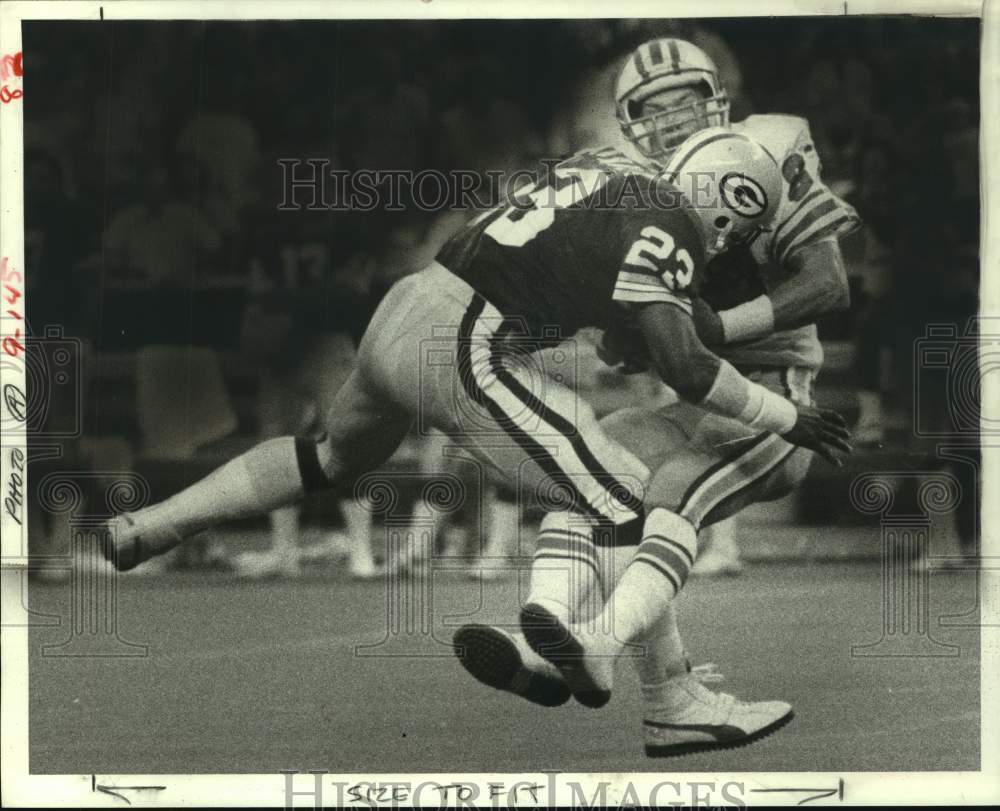 1983 Press Photo Houston Oilers&#39; Tim Smith get tackled after reception- Historic Images