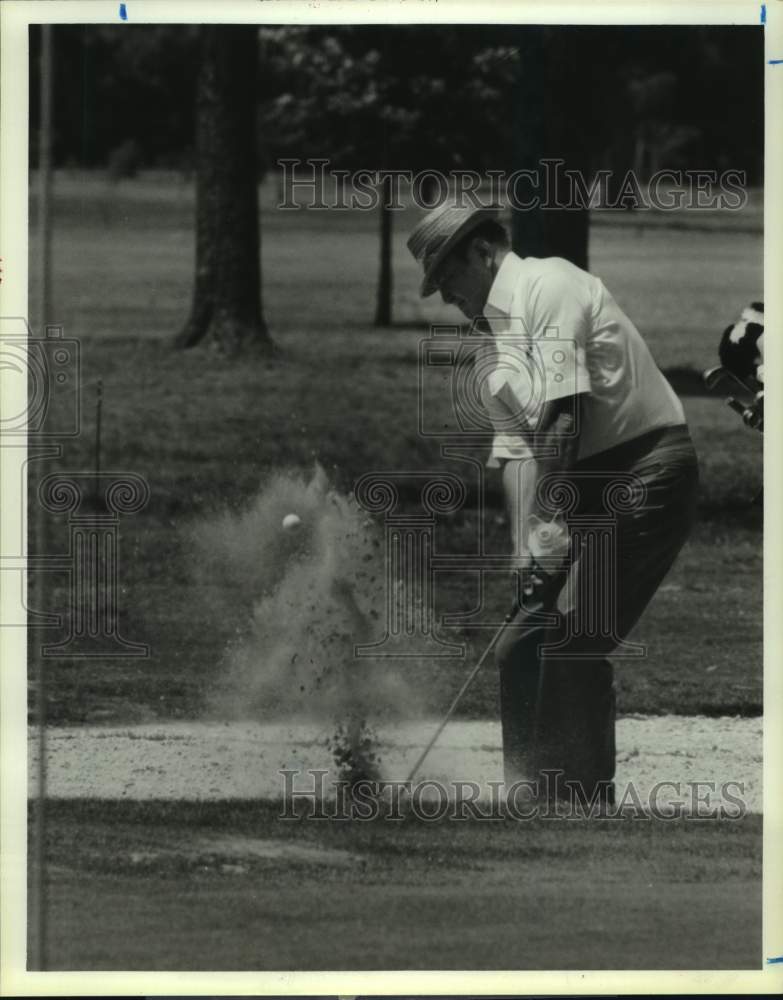 1986 Sam Snead escapes sand on 11th hole at Doug Sanders' tournament - Historic Images