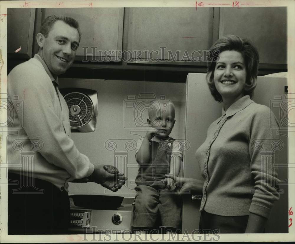 1964 Houston Colts outfielder Al Spangler with wife Pat and son - Historic Images