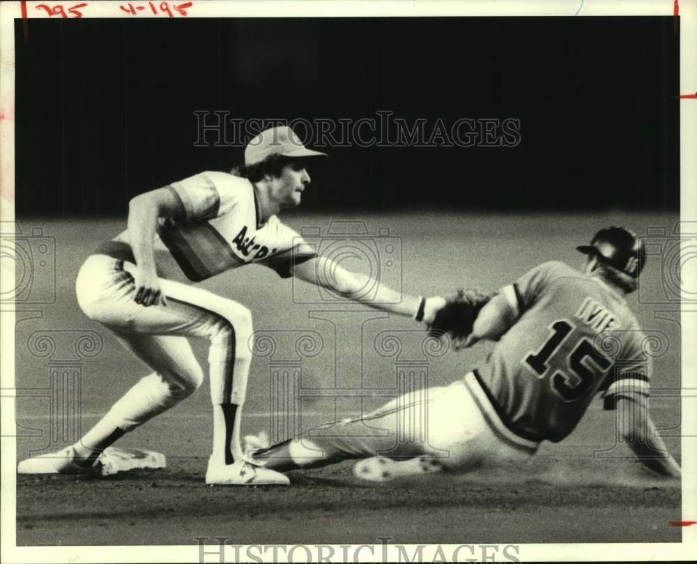 1979 Press Photo Astros&#39; Craig Reynolds tags a stealing Giants&#39; Mike Ivie. - Historic Images