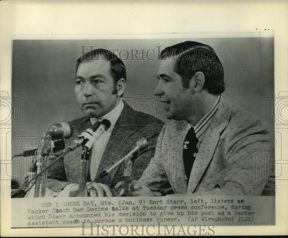 1970 Press Photo Packers coach Dan Devine and Bart Starr talk at news conference - Historic Images