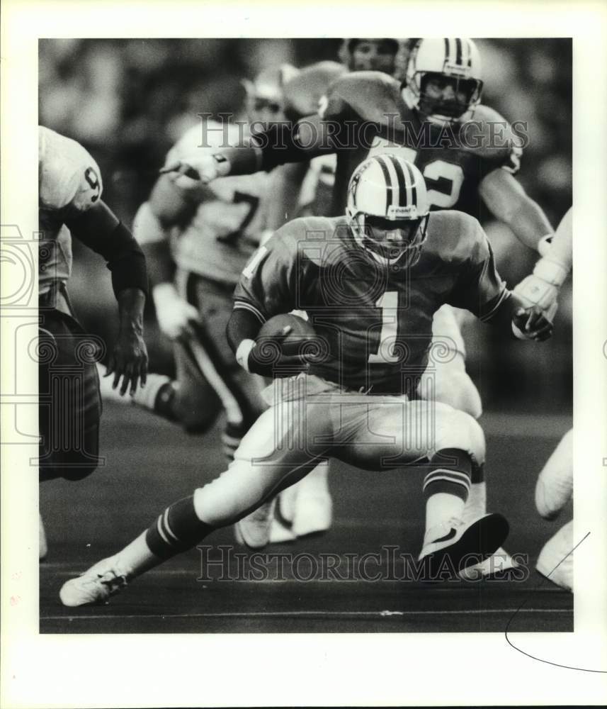 1990 Press Photo Oilers Warren Moon tucks ball and runs for gain against 49&#39;ers- Historic Images