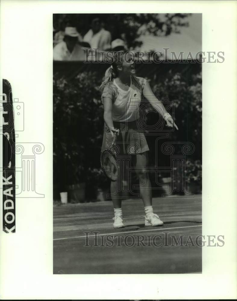 1989 Press Photo Tennis pro Susan Sloan pleads for call in loss to Chris Evert. - Historic Images