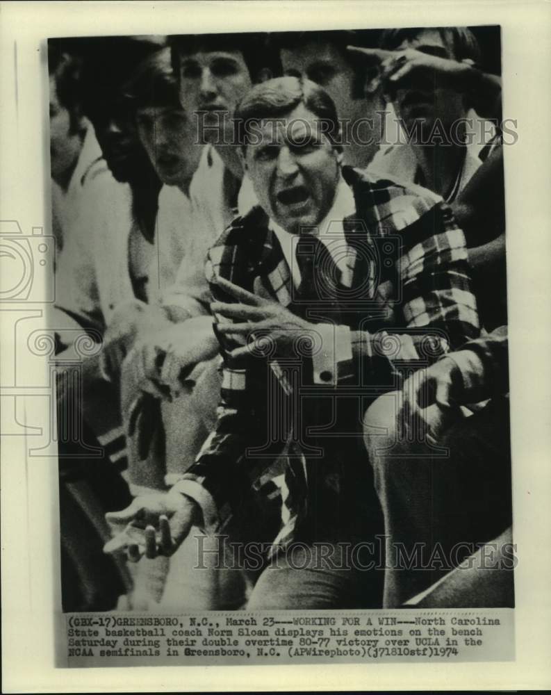 1974 Press Photo Emotional NC State basketball coach Norm Sloan on sideline.- Historic Images