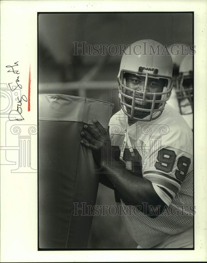 1984 Press Photo Oilers&#39; defensive lineman Doug Smith during a team workout. - Historic Images