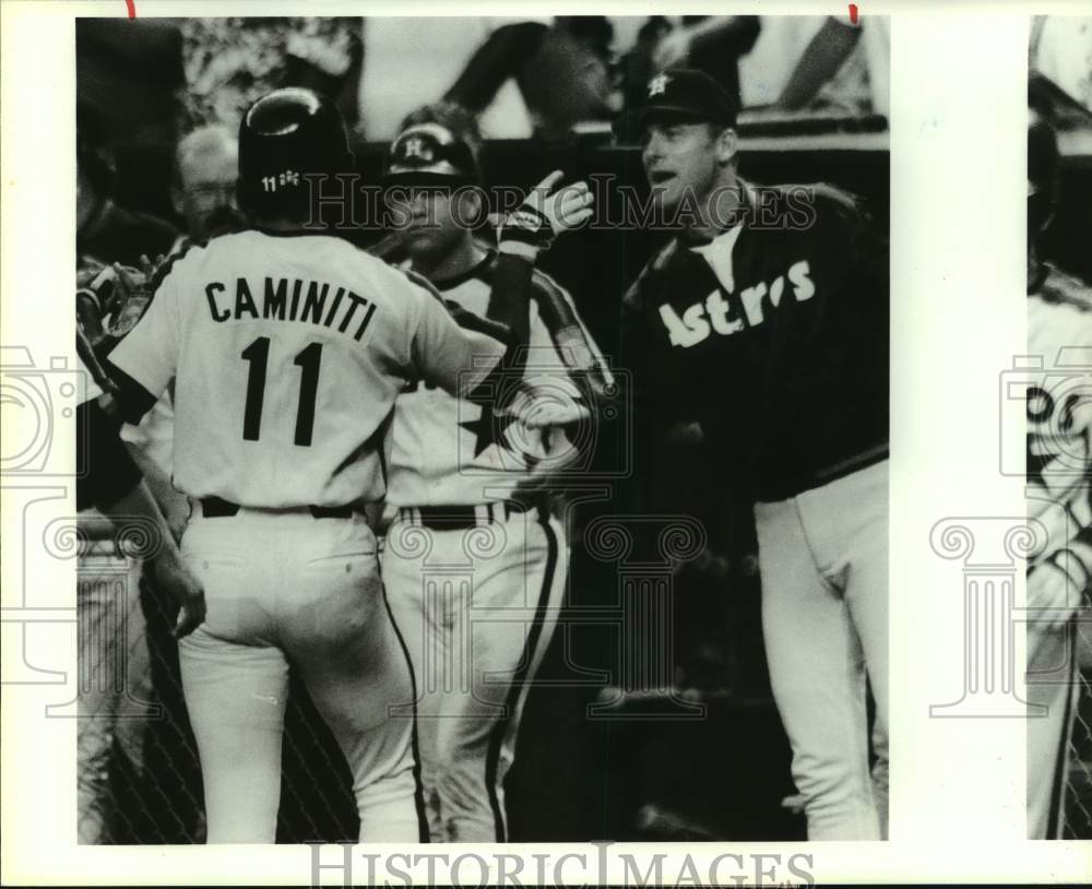 1990 Press Photo Astros&#39; Ken Caminiti is congratulated by team after home run. - Historic Images