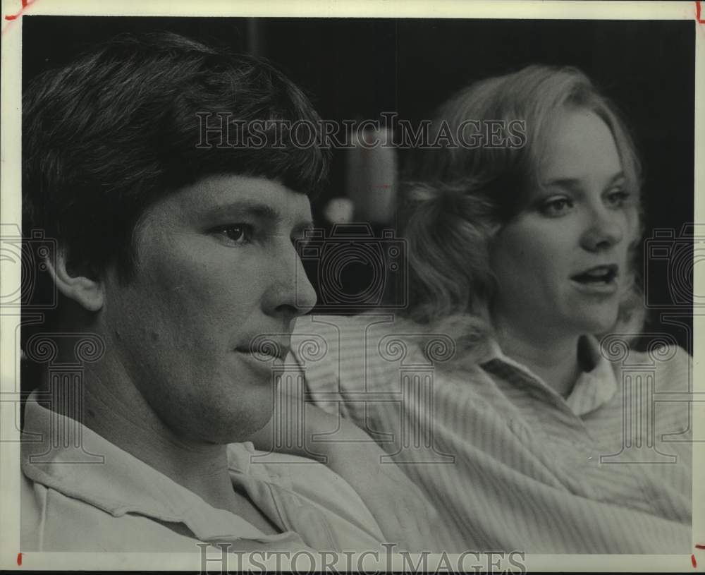 1981 Press Photo Oilers&#39; quarterback Gifford Nielsen and wife Wendy.- Historic Images