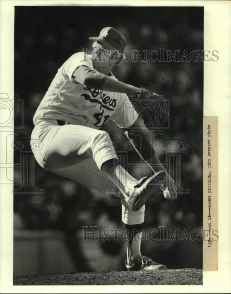 1981 Press Photo Dodgers pitcher Jerry Reuss prepares to fire pitch toward plate - Historic Images