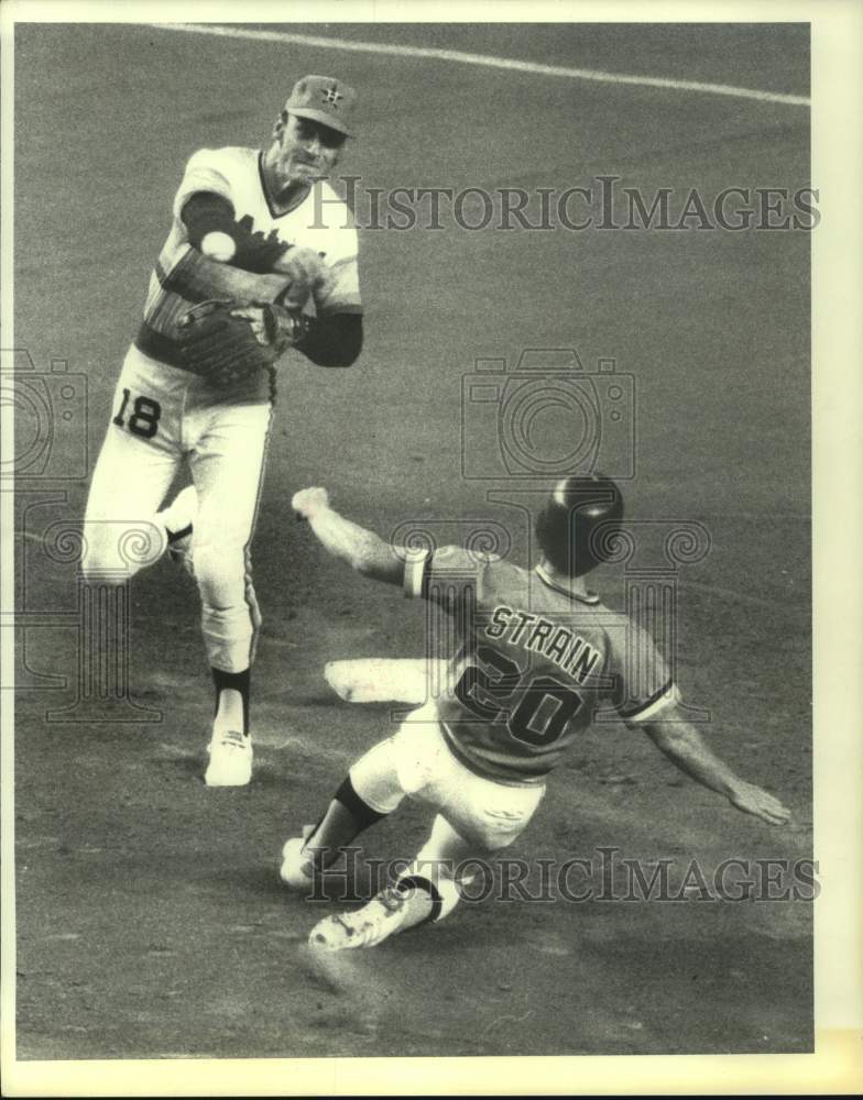 1979 Press Photo Astros&#39; Art Howe forces Giants&#39; Joe Strain out at second. - Historic Images