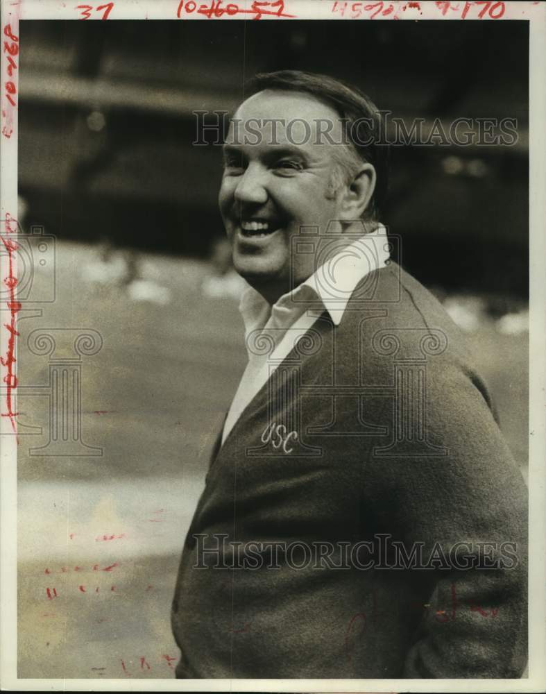 1977 Press Photo USC head football coach John Robinson. - hcs17378- Historic Images