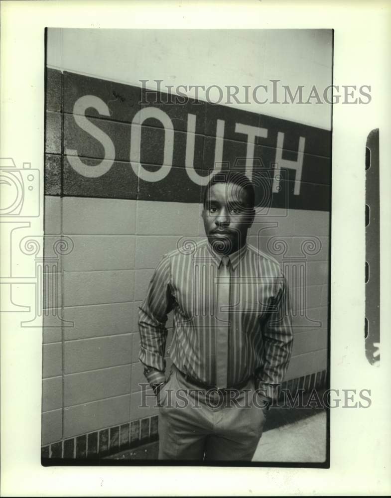 1986 Press Photo South Houston High School football coach Calvin Harrison.- Historic Images