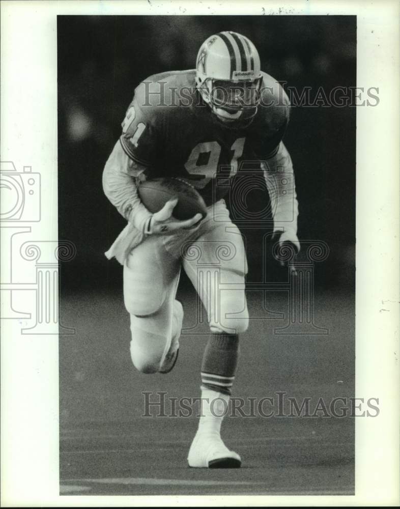 1990 Press Photo Johnny Meads returns 1st interception as a Houston Oiler. - Historic Images