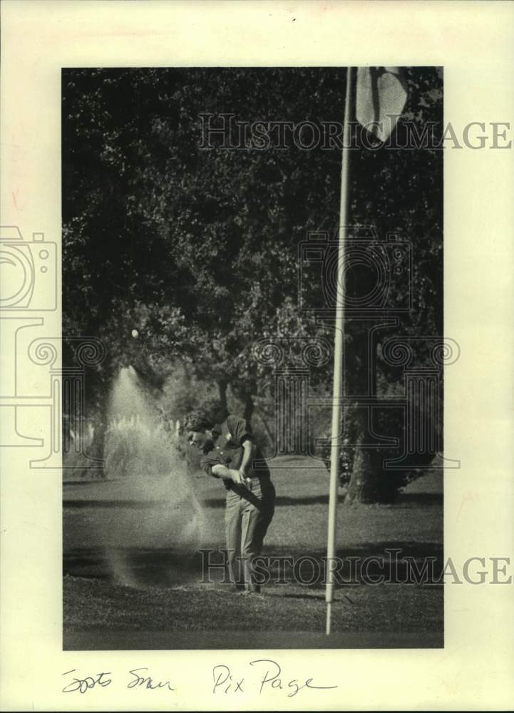 1981 Press Photo Pro golfer Joe Hasbrouck hits out of the sand. - hcs17784 - Historic Images